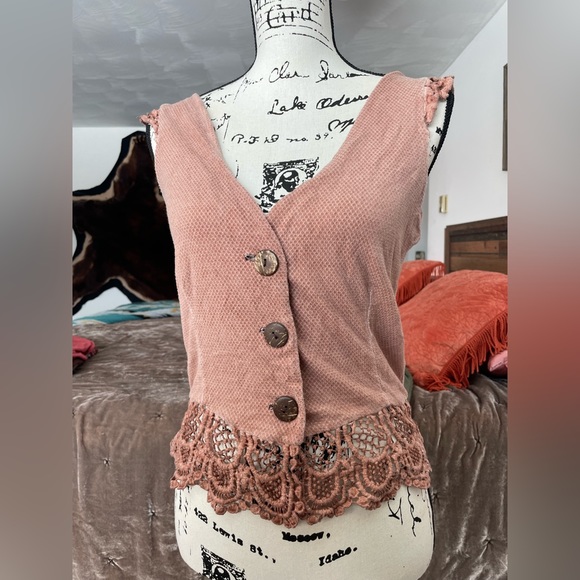 gimmicks by BKE Jackets & Coats Gimmicks By Bke Knit Crochet Vest